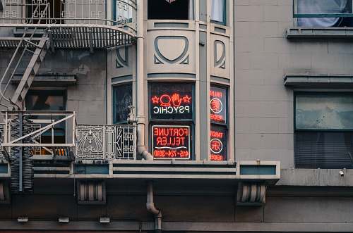 san francisco store facade balcony